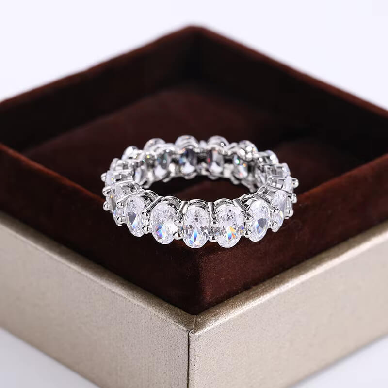 CLASSIC Exklusiv Ring med Vit Zirkon
